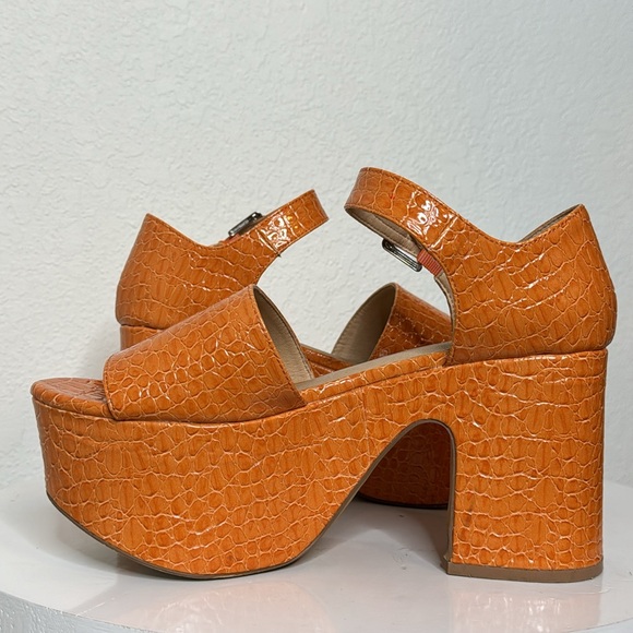 URBAN OUTFITTERS UO SOFIA FAUX LEATHER CROC EMBOSSED PLATFORM SANDALS - Picture 7 of 15